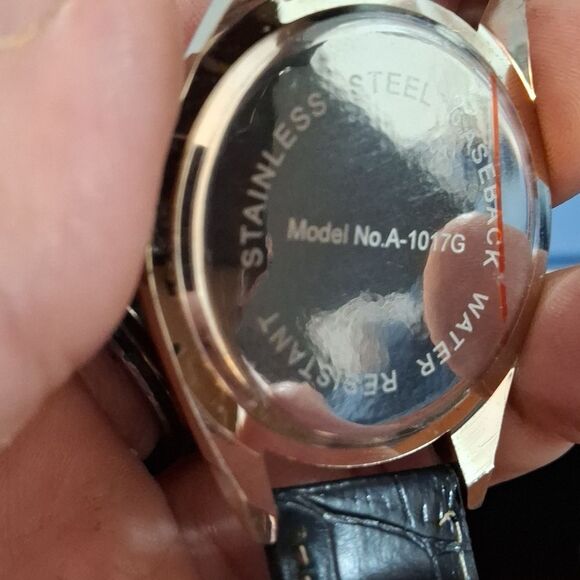 His and hers matching watch set, water resistant (W033) NWT main image 5